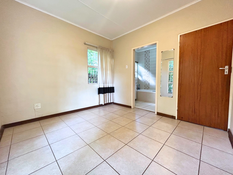 3 Bedroom Property for Sale in Die Hoewes Gauteng