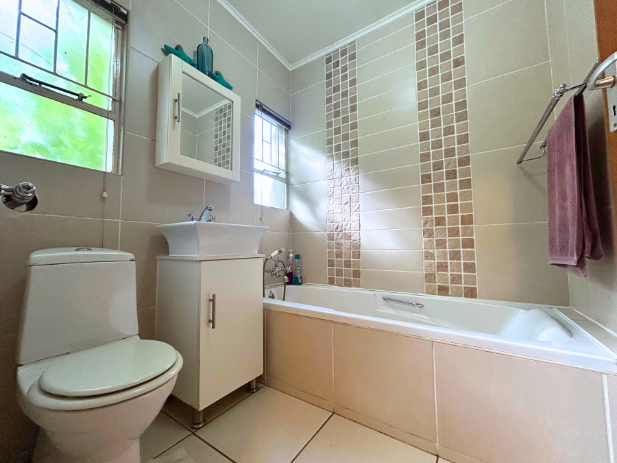 3 Bedroom Property for Sale in Die Hoewes Gauteng