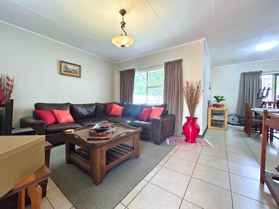 3 Bedroom Property for Sale in Die Hoewes Gauteng
