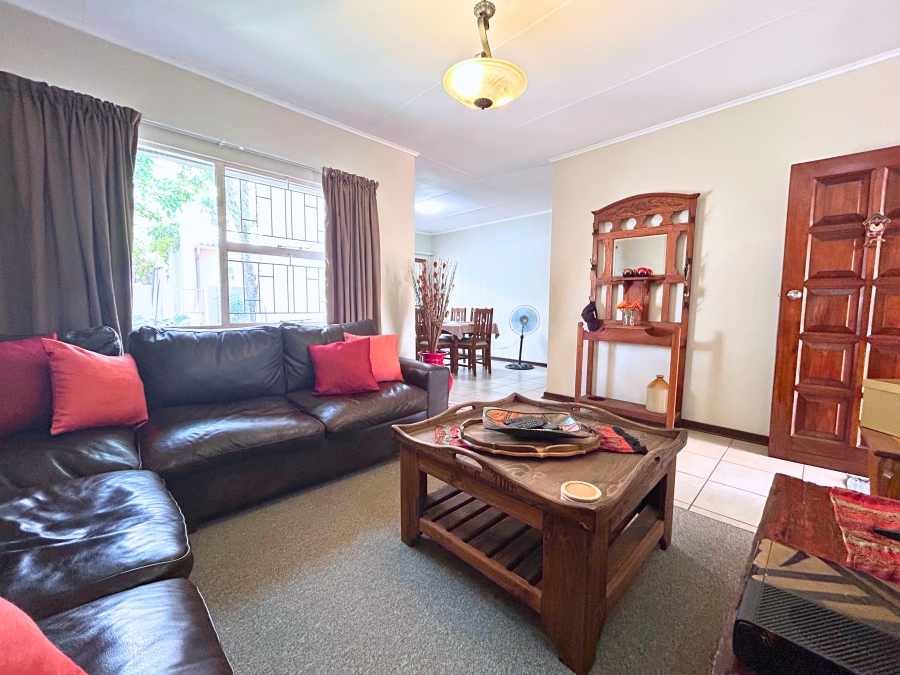 3 Bedroom Property for Sale in Die Hoewes Gauteng
