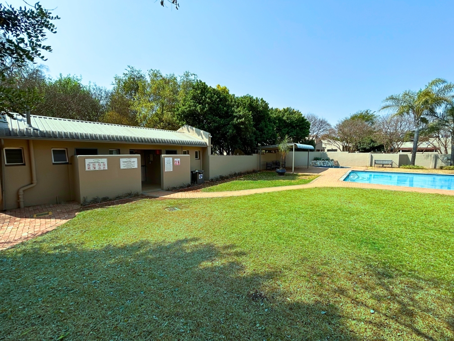 3 Bedroom Property for Sale in Die Hoewes Gauteng