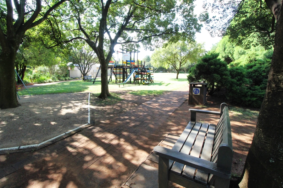 3 Bedroom Property for Sale in Die Hoewes Gauteng