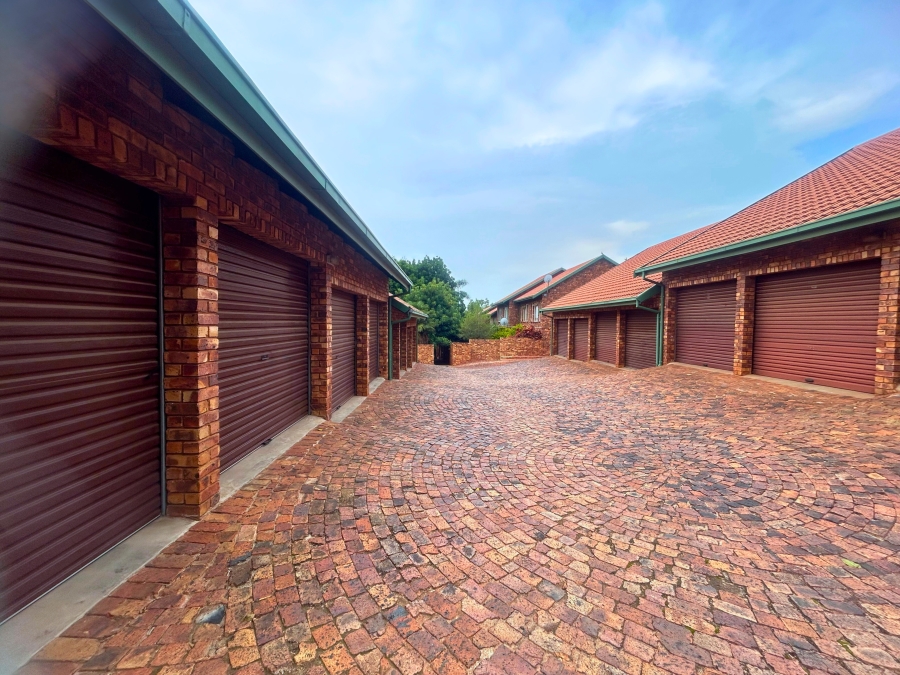 2 Bedroom Property for Sale in Zwartkop Gauteng