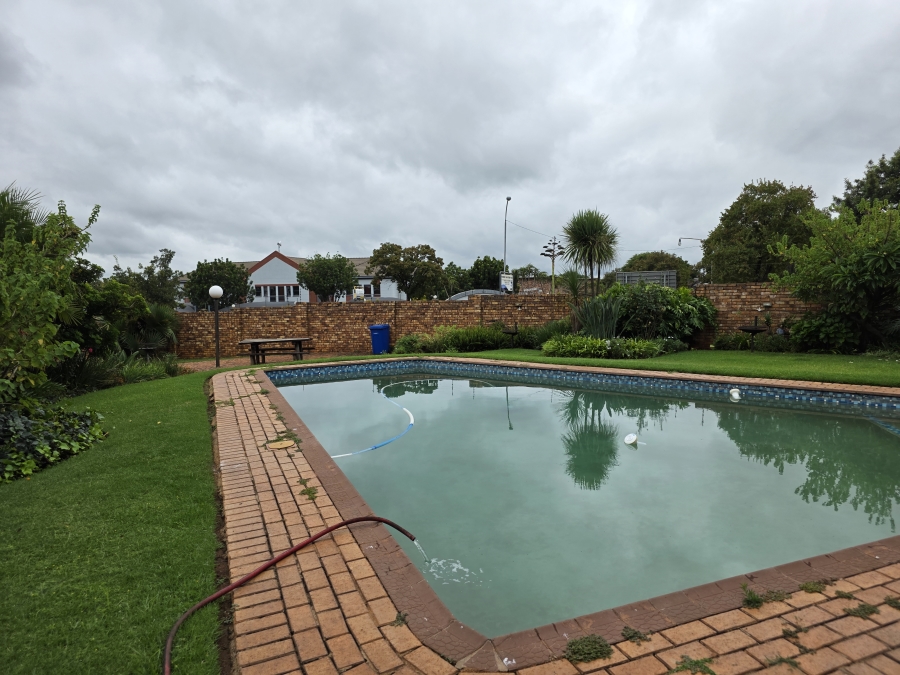 2 Bedroom Property for Sale in Pierre Van Ryneveld Gauteng