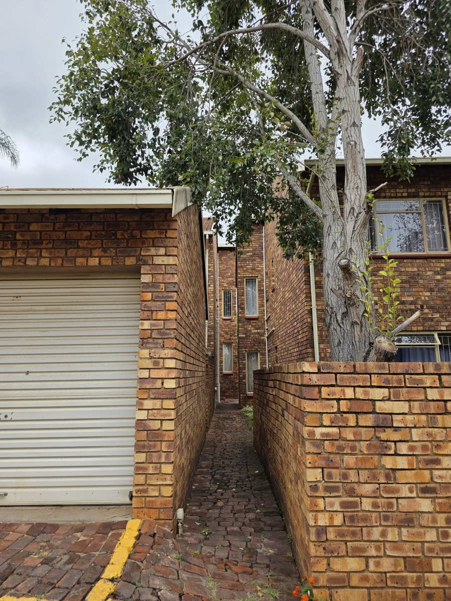 2 Bedroom Property for Sale in Pierre Van Ryneveld Gauteng