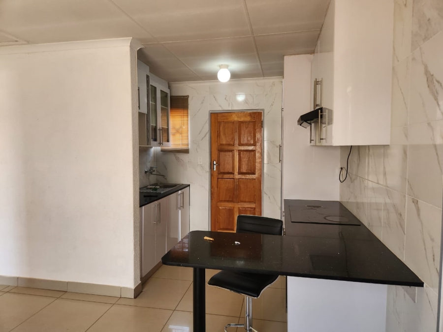 To Let 2 Bedroom Property for Rent in Mapleton Gauteng