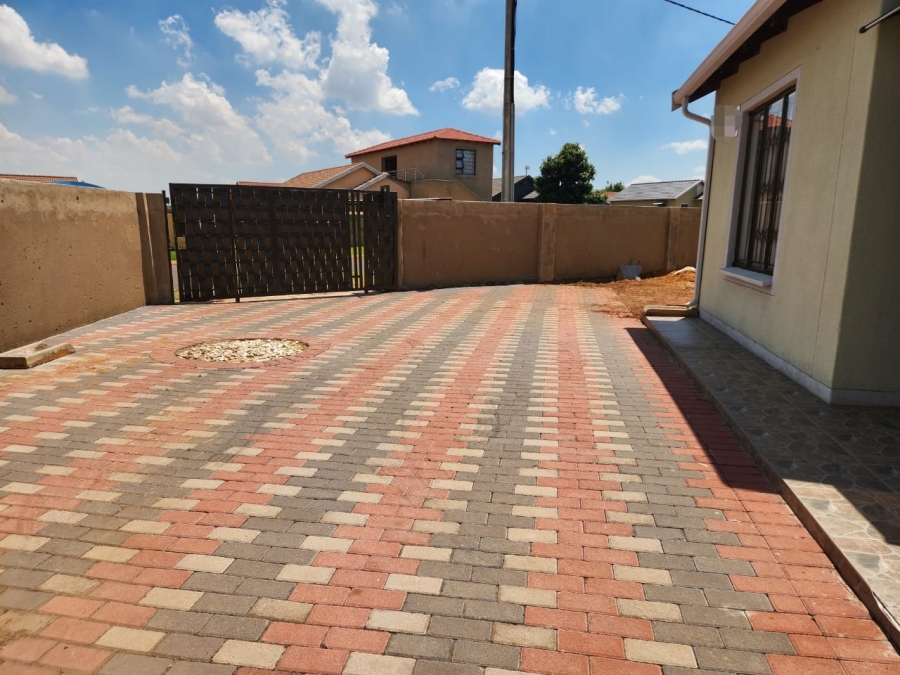 To Let 2 Bedroom Property for Rent in Mapleton Gauteng
