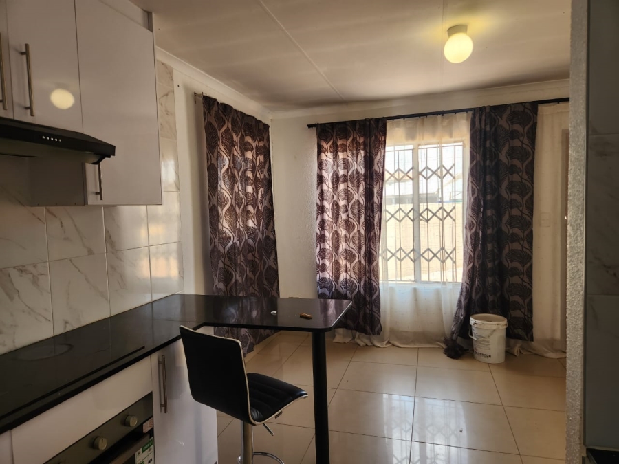 To Let 2 Bedroom Property for Rent in Mapleton Gauteng