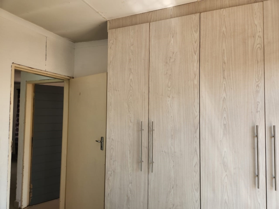 To Let 2 Bedroom Property for Rent in Mapleton Gauteng
