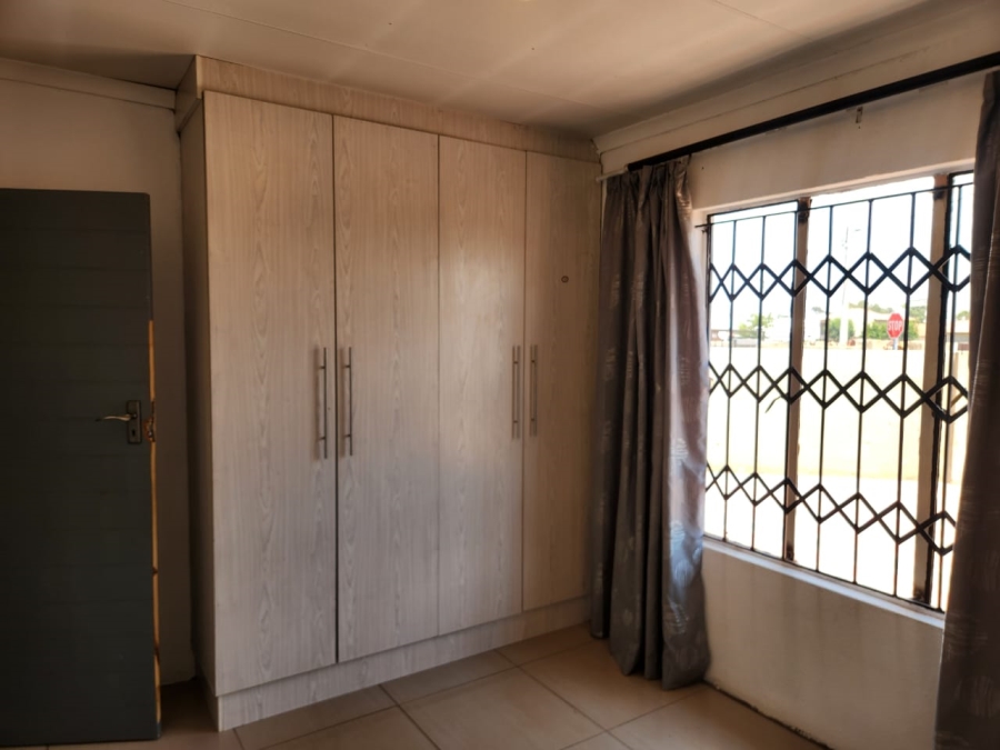 To Let 2 Bedroom Property for Rent in Mapleton Gauteng
