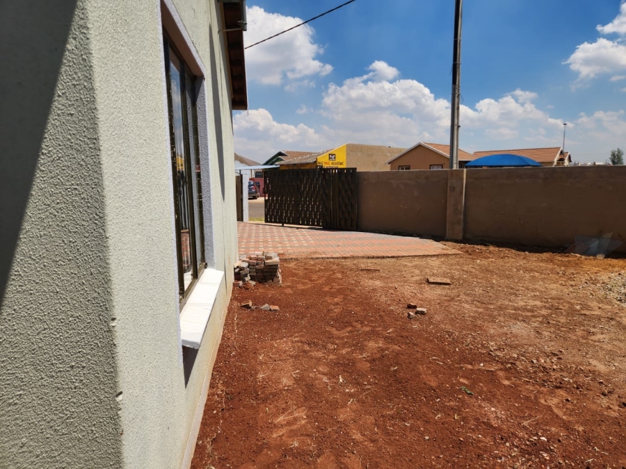 To Let 2 Bedroom Property for Rent in Mapleton Gauteng