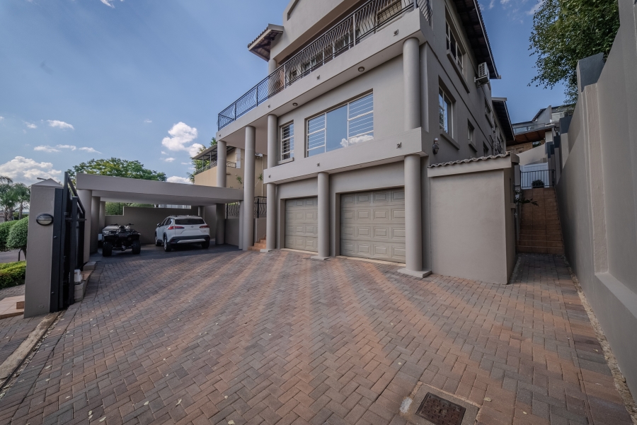 5 Bedroom Property for Sale in Faerie Glen Gauteng