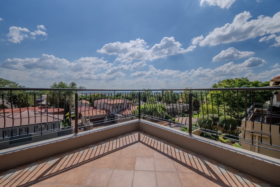 5 Bedroom Property for Sale in Faerie Glen Gauteng