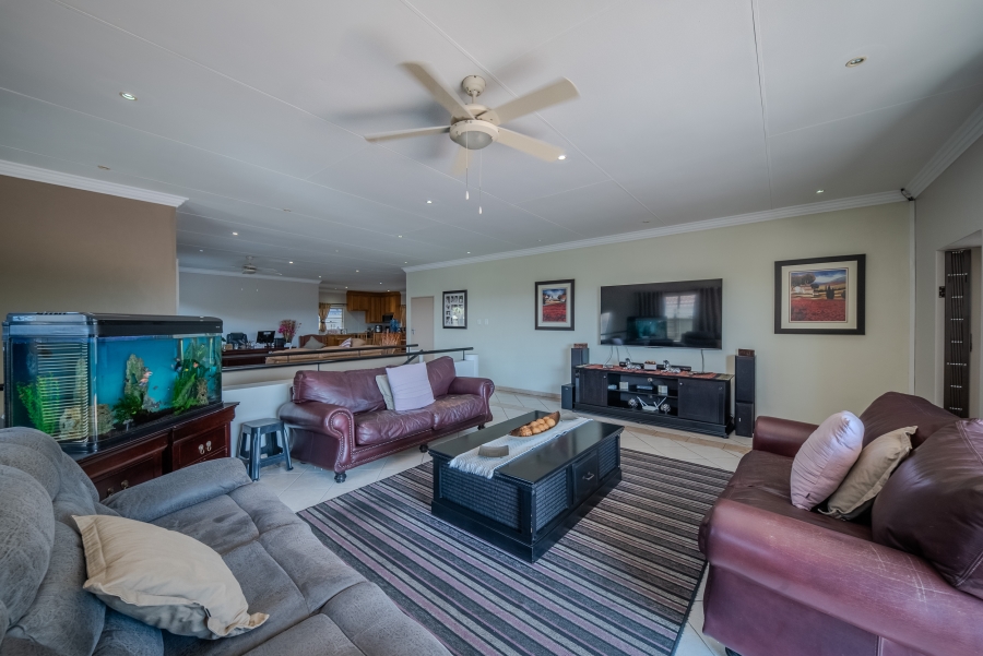 5 Bedroom Property for Sale in Faerie Glen Gauteng