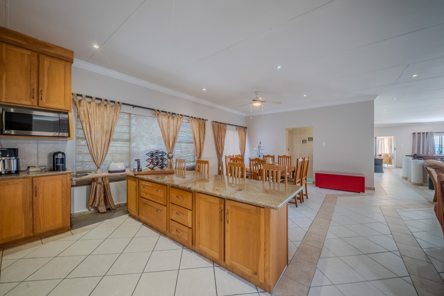 5 Bedroom Property for Sale in Faerie Glen Gauteng