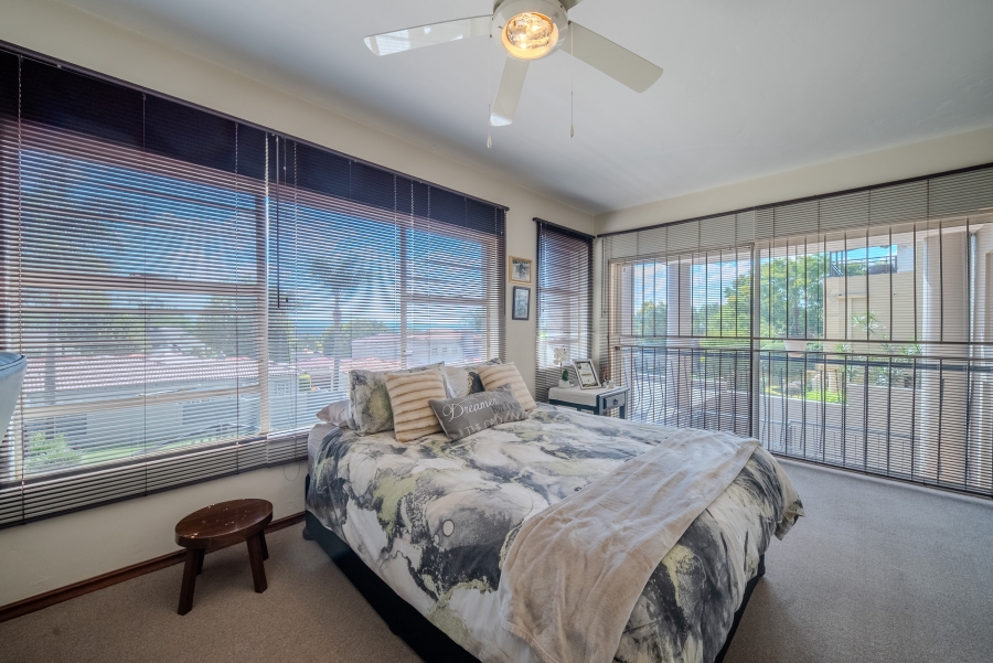 5 Bedroom Property for Sale in Faerie Glen Gauteng