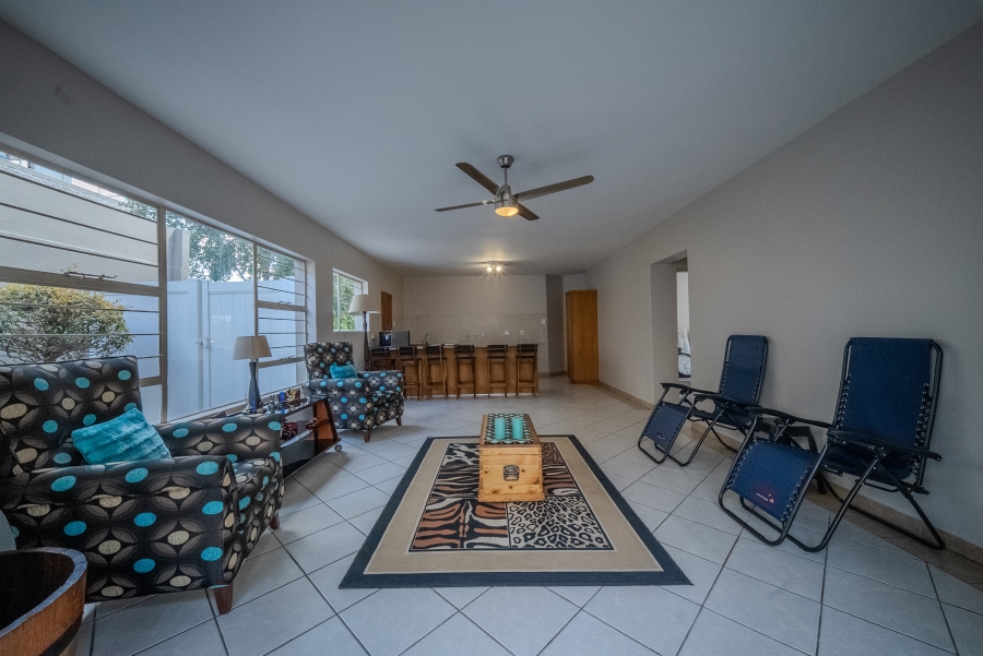 5 Bedroom Property for Sale in Faerie Glen Gauteng