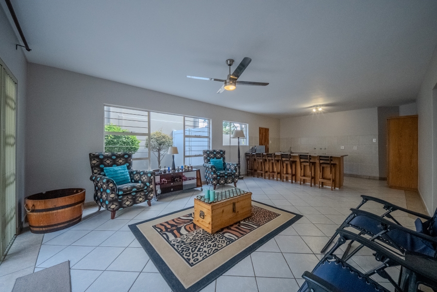 5 Bedroom Property for Sale in Faerie Glen Gauteng