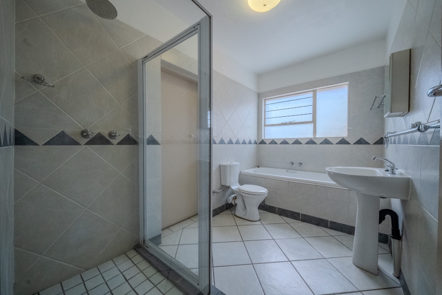 5 Bedroom Property for Sale in Faerie Glen Gauteng