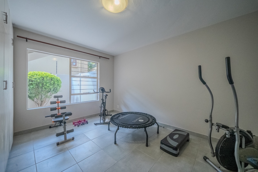 5 Bedroom Property for Sale in Faerie Glen Gauteng