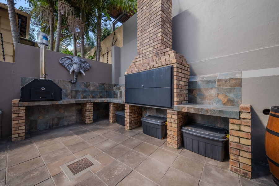 5 Bedroom Property for Sale in Faerie Glen Gauteng