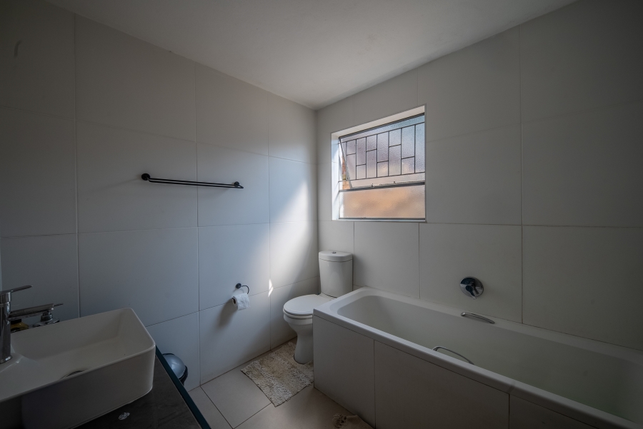 3 Bedroom Property for Sale in Faerie Glen Gauteng