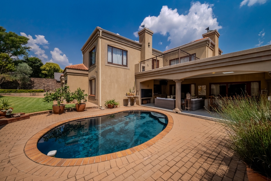 5 Bedroom Property for Sale in Faerie Glen Gauteng