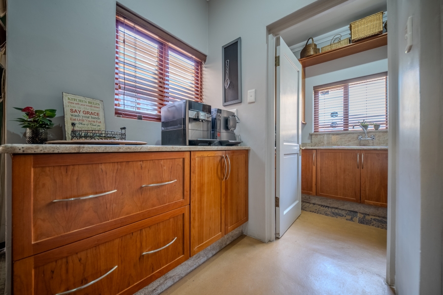 5 Bedroom Property for Sale in Faerie Glen Gauteng