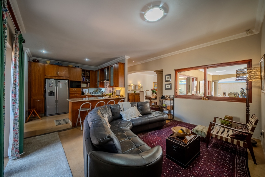 5 Bedroom Property for Sale in Faerie Glen Gauteng