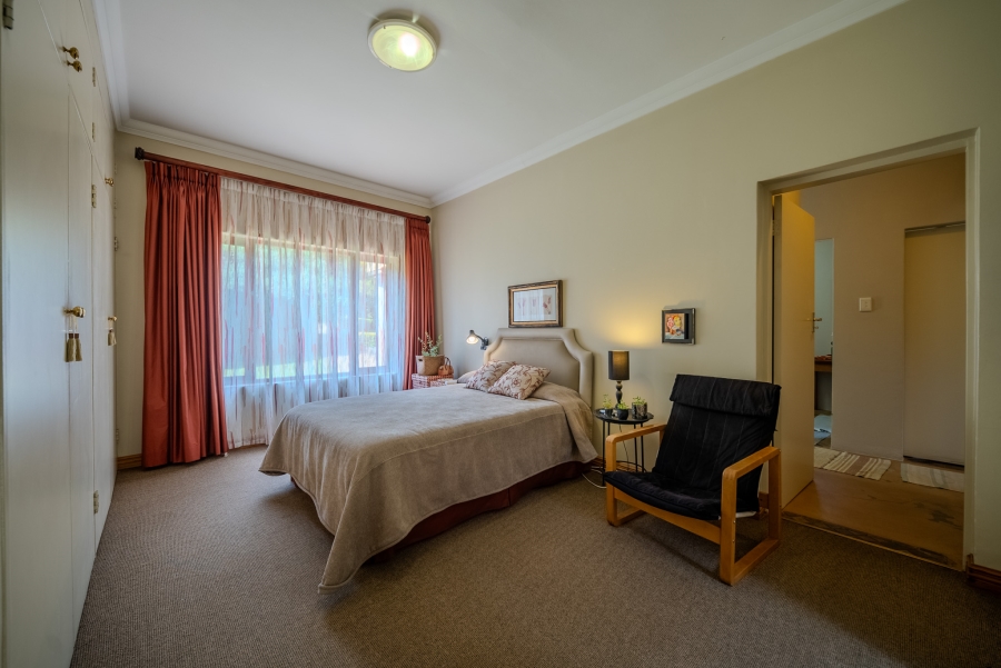 5 Bedroom Property for Sale in Faerie Glen Gauteng