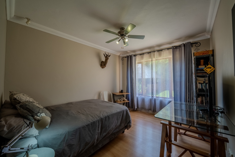 5 Bedroom Property for Sale in Faerie Glen Gauteng