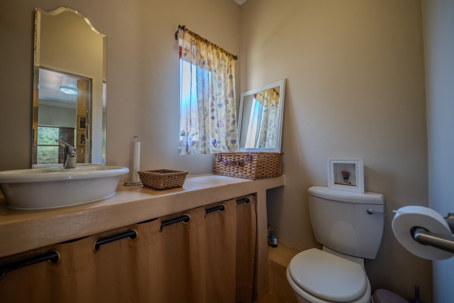 5 Bedroom Property for Sale in Faerie Glen Gauteng