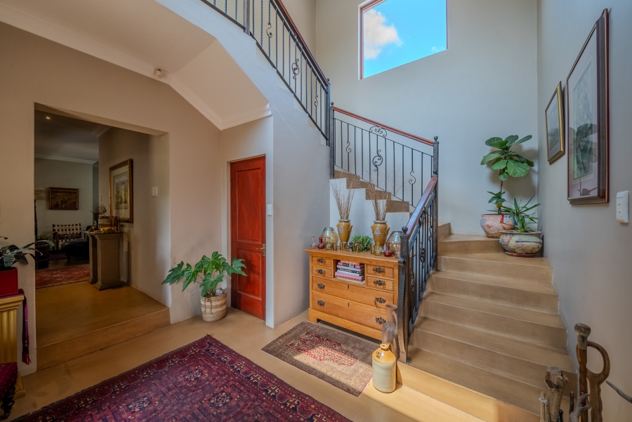 5 Bedroom Property for Sale in Faerie Glen Gauteng