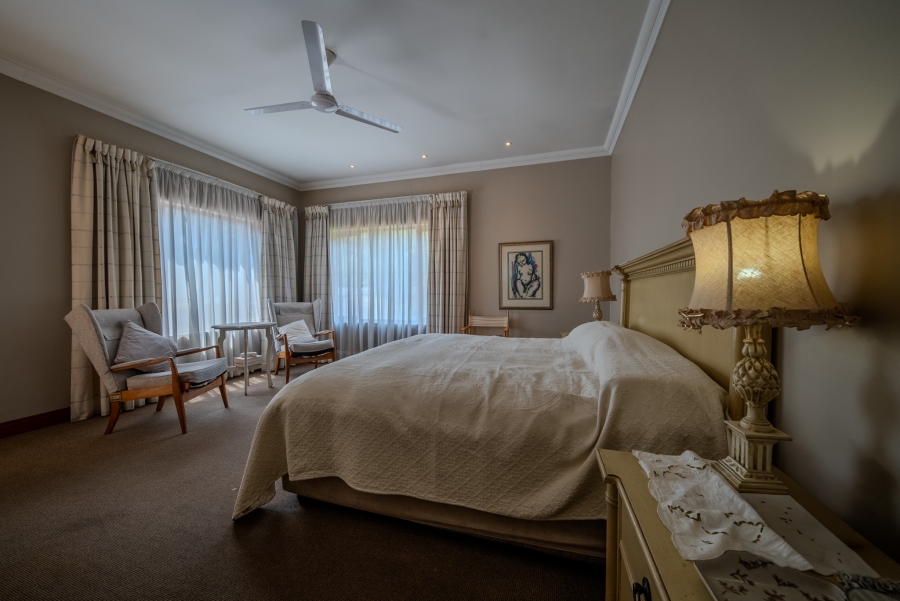 5 Bedroom Property for Sale in Faerie Glen Gauteng