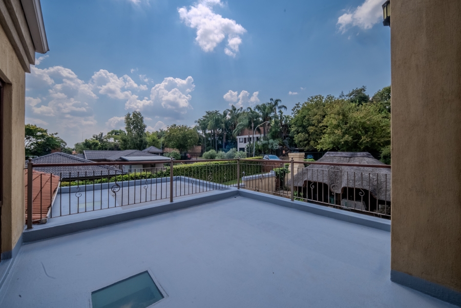 5 Bedroom Property for Sale in Faerie Glen Gauteng