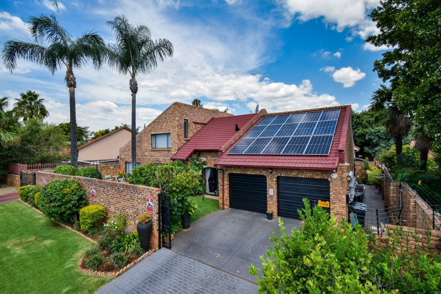 4 Bedroom Property for Sale in Garsfontein Gauteng