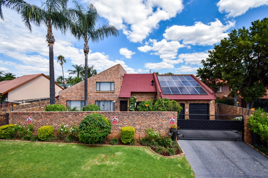 4 Bedroom Property for Sale in Garsfontein Gauteng