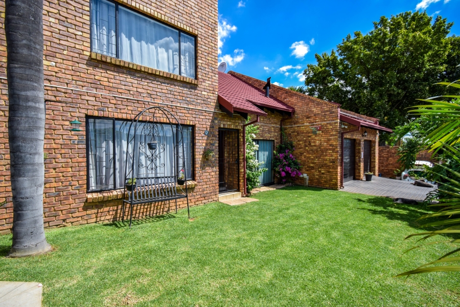 4 Bedroom Property for Sale in Garsfontein Gauteng