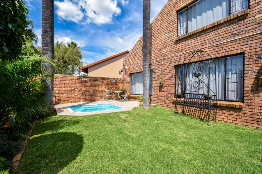 4 Bedroom Property for Sale in Garsfontein Gauteng