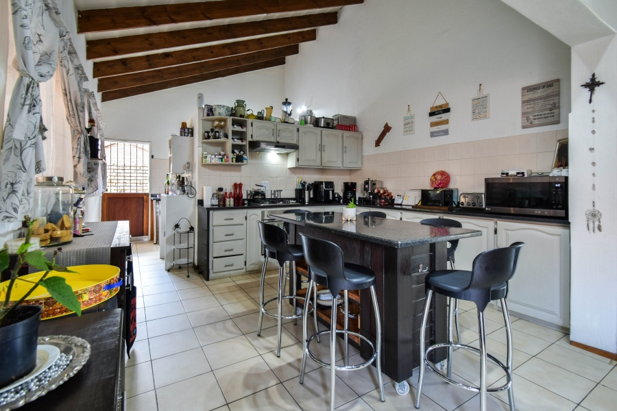 4 Bedroom Property for Sale in Garsfontein Gauteng