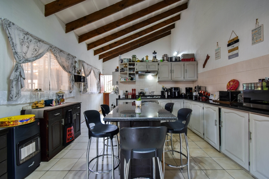 4 Bedroom Property for Sale in Garsfontein Gauteng