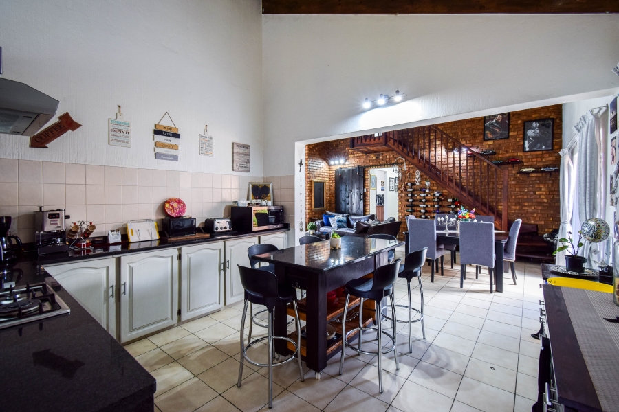 4 Bedroom Property for Sale in Garsfontein Gauteng