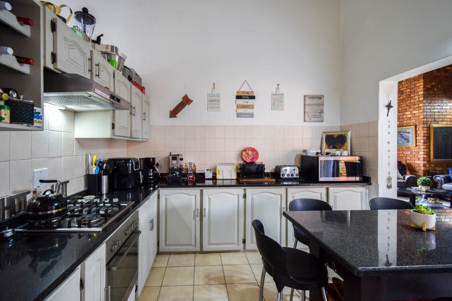 4 Bedroom Property for Sale in Garsfontein Gauteng