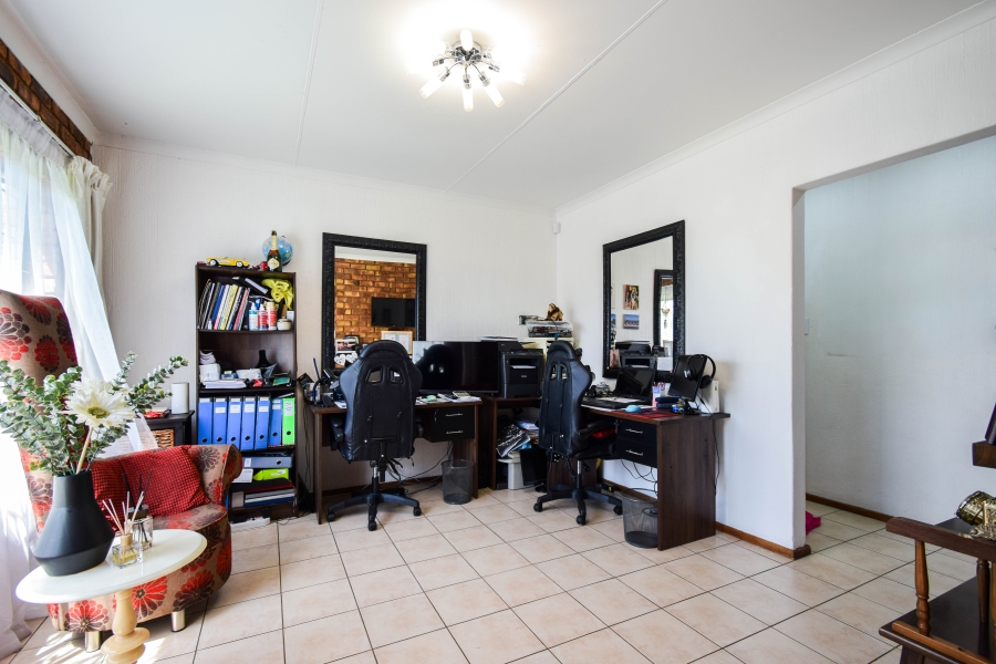 4 Bedroom Property for Sale in Garsfontein Gauteng