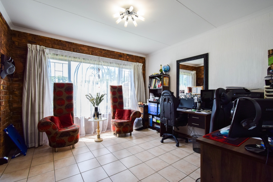 4 Bedroom Property for Sale in Garsfontein Gauteng