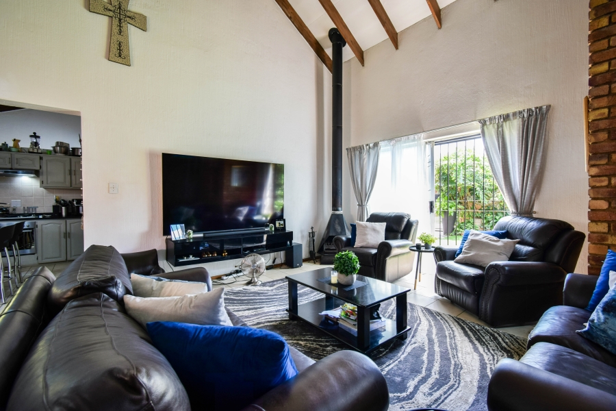 4 Bedroom Property for Sale in Garsfontein Gauteng