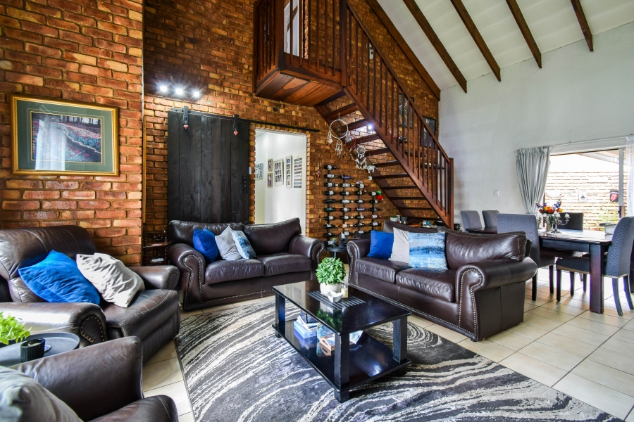 4 Bedroom Property for Sale in Garsfontein Gauteng