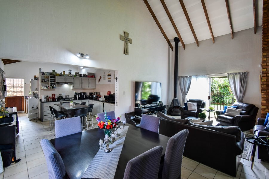 4 Bedroom Property for Sale in Garsfontein Gauteng