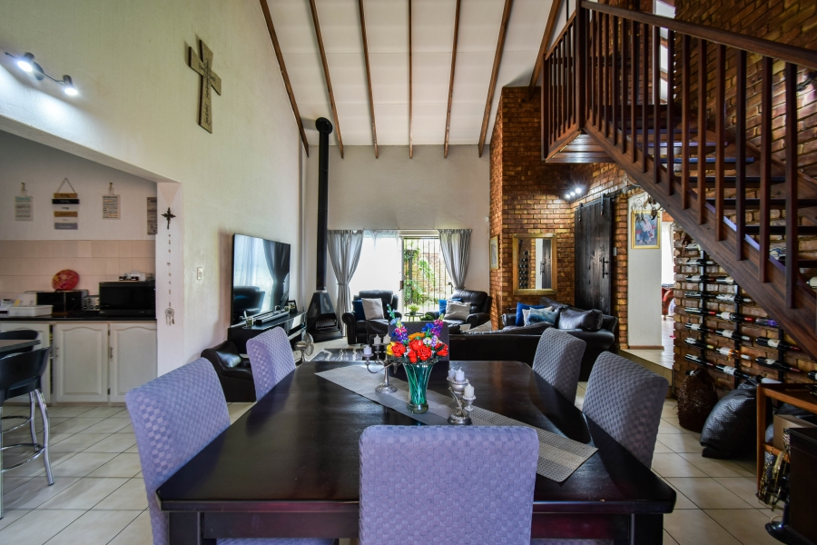 4 Bedroom Property for Sale in Garsfontein Gauteng