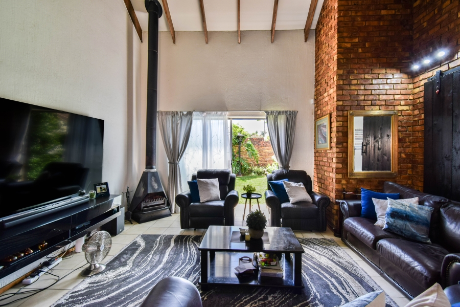 4 Bedroom Property for Sale in Garsfontein Gauteng